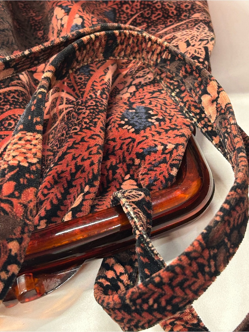 1970’s Carpet Baggers of America for Contempo velvet lucite bag - Picture 5 of 15